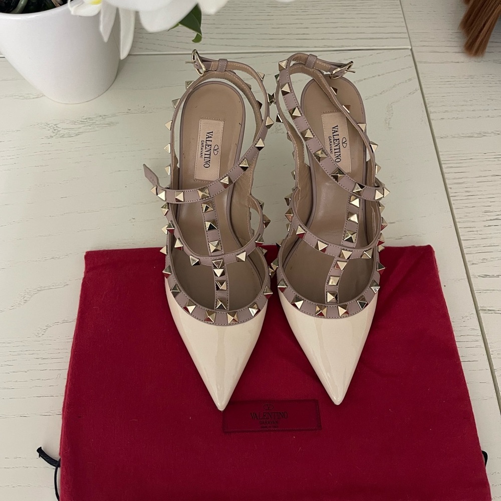 Valentino Women's Beige Rockstud Heels excellent condition👠